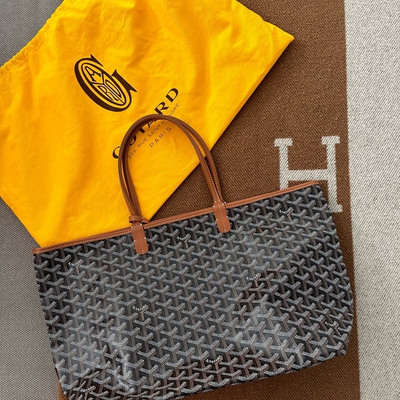 Authentic black/tan Goyard St. Louis PM Tote in Excellent conidition. - Picture 1 of 4